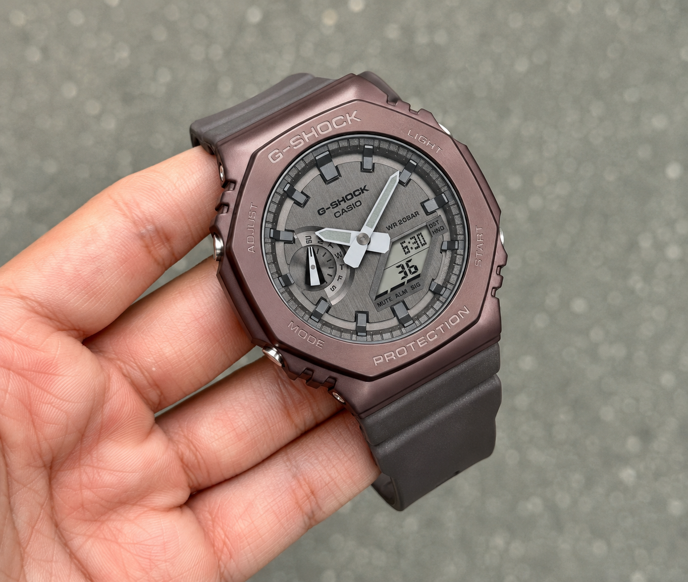 GM-2100 Brown Metal Body