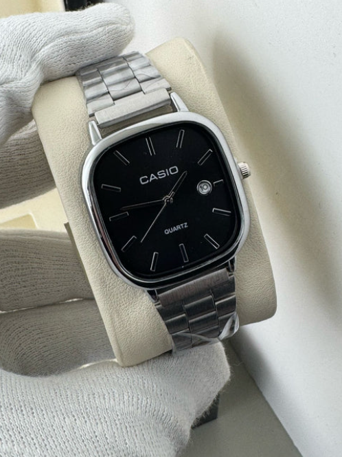 QUARTZ VINTAGE WATCH
