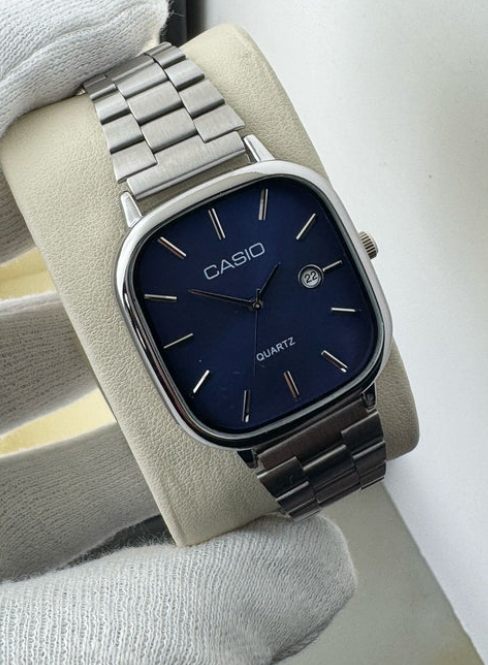 QUARTZ VINTAGE WATCH