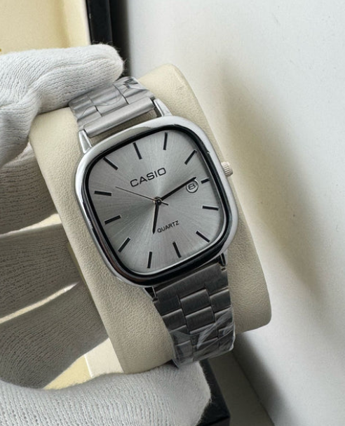 QUARTZ VINTAGE WATCH