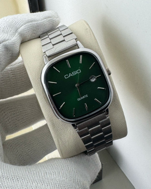 QUARTZ VINTAGE WATCH